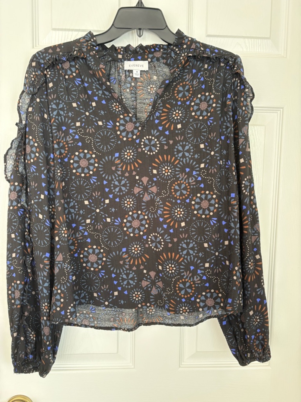 Evereve Black Floral-Geometric V-Neck Long Sleeve Blouse. Sz M